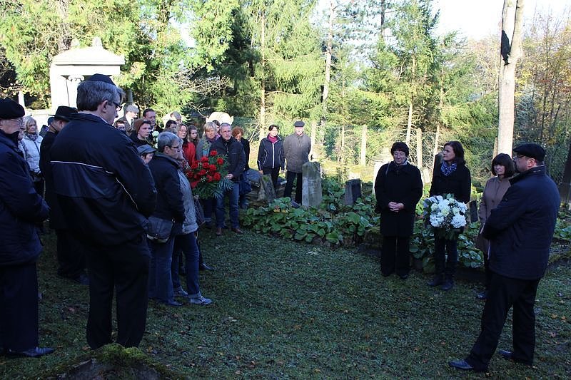 Der Opfer gedacht und Mahnung ausgesprochen