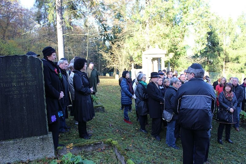 Der Opfer gedacht und Mahnung ausgesprochen