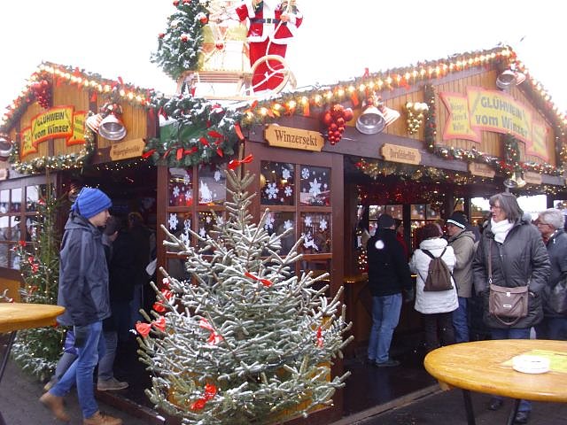 Gebrannte Mandeln, Gl&uuml;hwein und Riesenrad