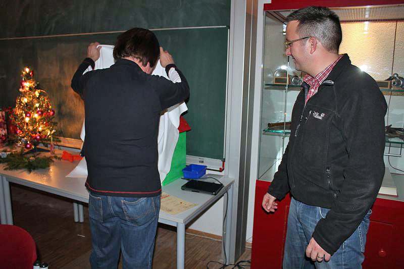 Feuerhaus &uuml;bergeben