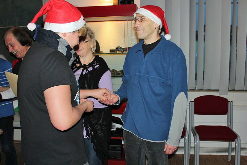 Weihnachtsmann kam mit Rentier