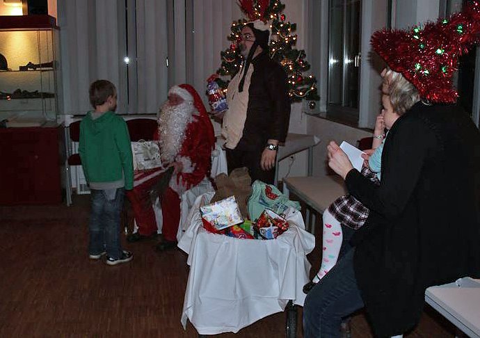 Weihnachtsmann kam mit Rentier