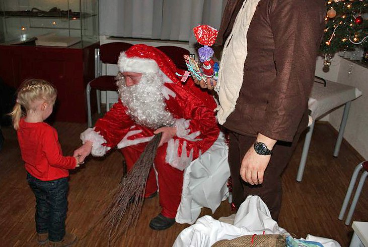 Weihnachtsmann kam mit Rentier