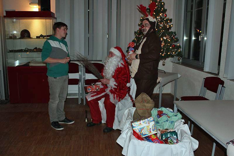 Weihnachtsmann kam mit Rentier