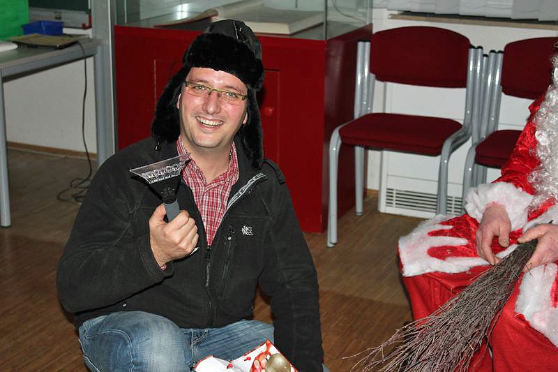 Weihnachtsmann kam mit Rentier