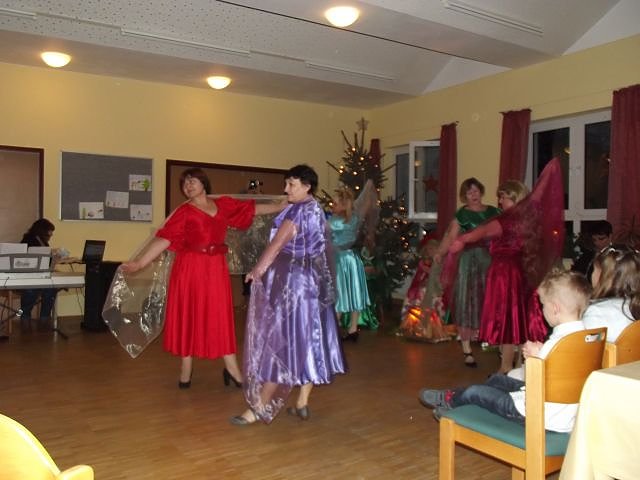 Mit M&auml;rchenspiel Die Vier Jahreszeiten in die Weihnachtzeit