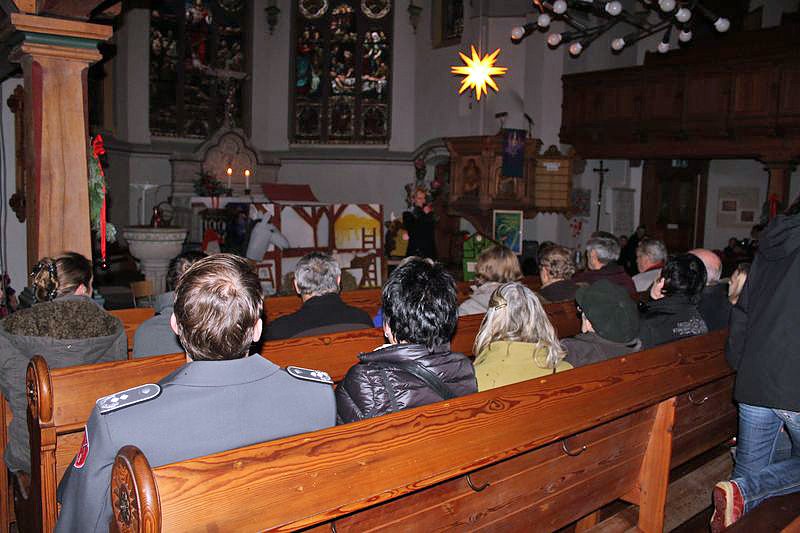 Krippenspiel und Weihnachtsmarkt