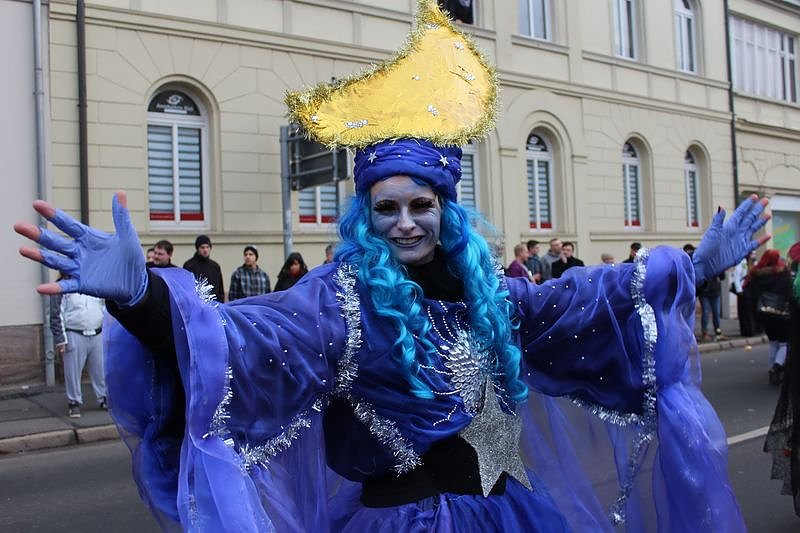 N&auml;rrinnen und Narren zogen durch Sondershausen (1)