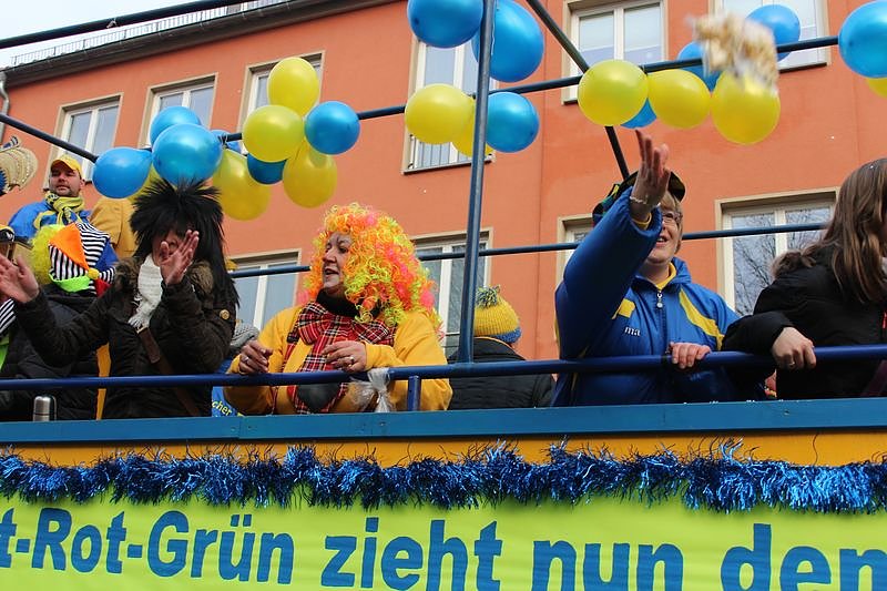 N&auml;rrinnen und Narren zogen durch Sondershausen (1)