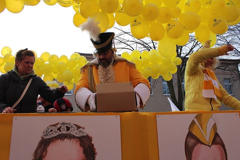 N&auml;rrinnen und Narren zogen durch Sondershausen (2)