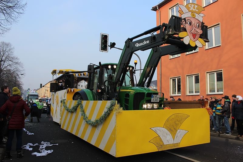 N&auml;rrinnen und Narren zogen durch Sondershausen (2)