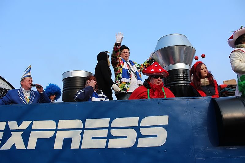 N&auml;rrinnen und Narren zogen durch Sondershausen (2)