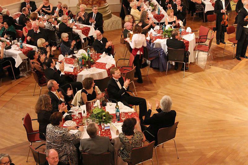 nnz/kn: Ballgefl&uuml;ster mit Premiere