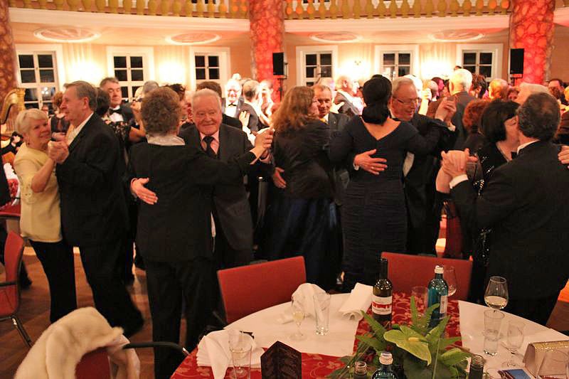 nnz/kn: Ballgefl&uuml;ster mit Premiere