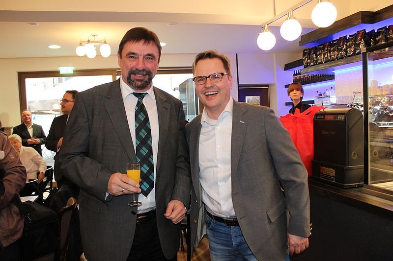 Caf&eacute; Pille und 10 Wohnungen