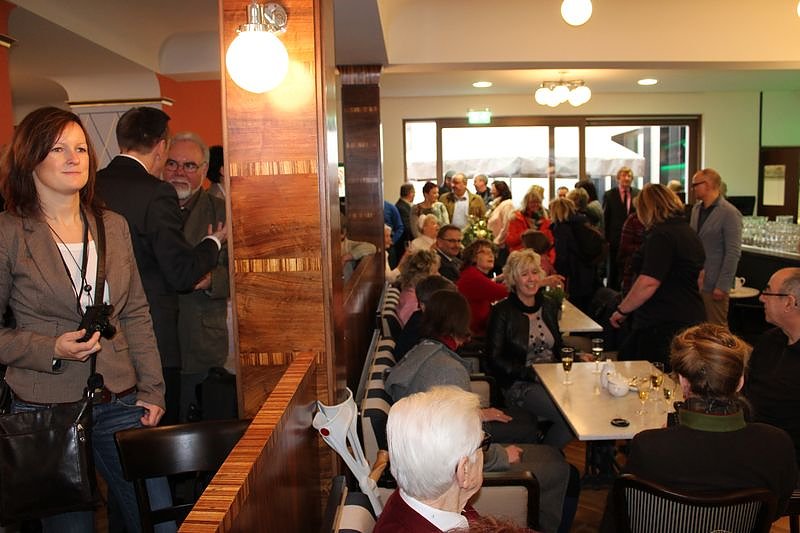 Caf&eacute; Pille und 10 Wohnungen