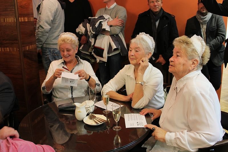 Caf&eacute; Pille und 10 Wohnungen