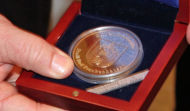 Ehrenmedaille in Gold verliehen