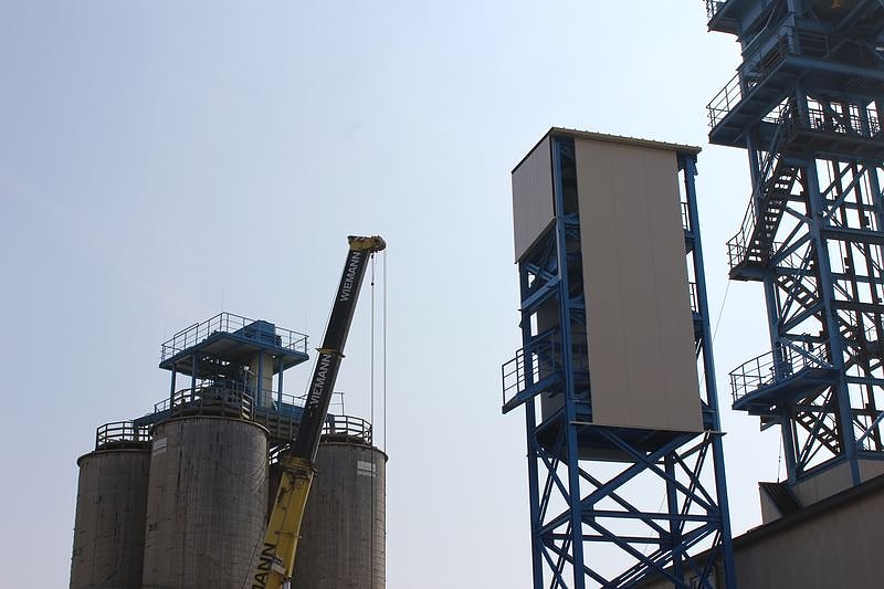 Neue Seilfahrtsbr&uuml;cke wird montiert