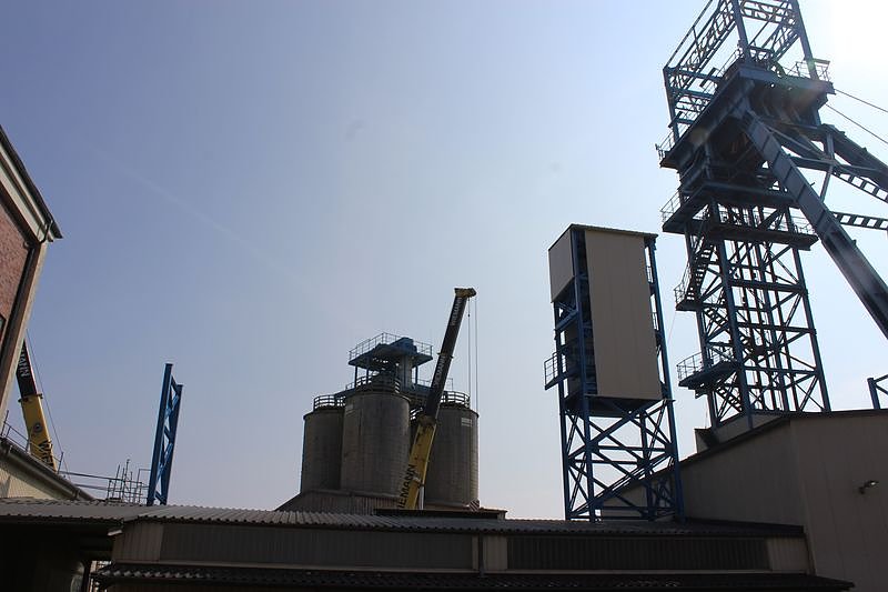 Neue Seilfahrtsbr&uuml;cke wird montiert