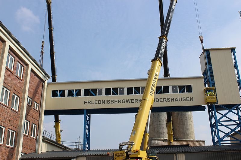 Neue Seilfahrtsbr&uuml;cke wird montiert