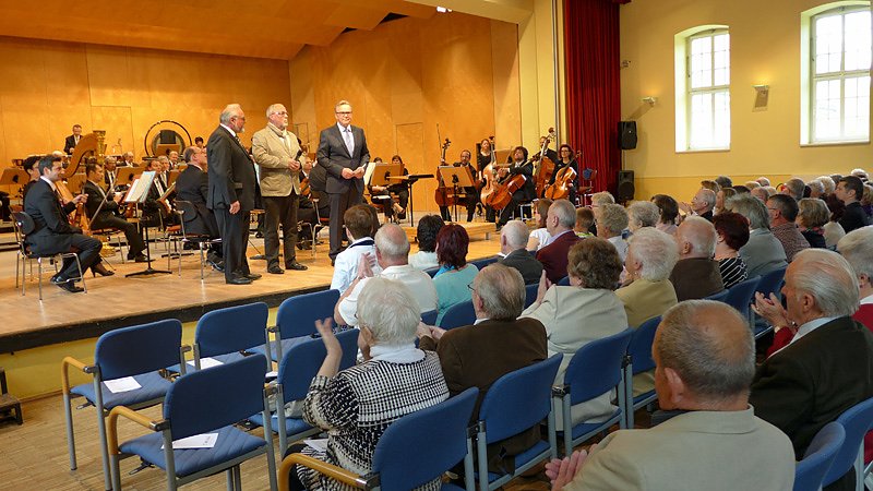 Das Haus der Kunst Sondershausen war gestern fast wieder bis auf den letzten Platz gef&uuml;llt. Die drei professionellen Wohnungsunternehmen der Stadt Sondershausen hatten zum Mieterkonzert geladen...  Und wie in den letzten Jahren war das Konzert des Lohorchesters Sondershausen wieder sehr gut besucht. Es gab sogar Wartelisten, um dabei sein zu k&ouml;nnen, denn seit Wochen waren schon alle Karten weg.  D