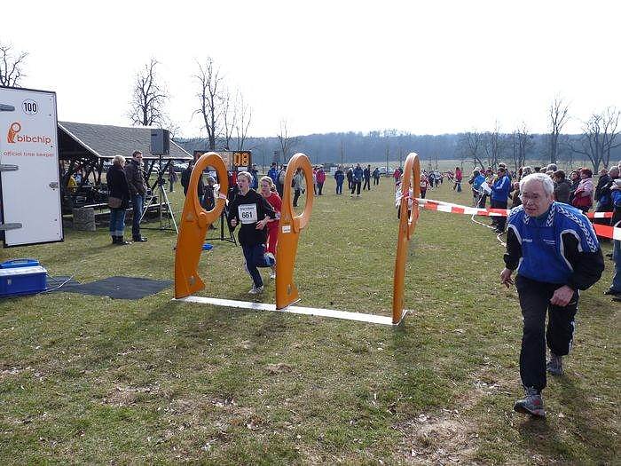 Kinder und Jugendliche beim Possenlauf