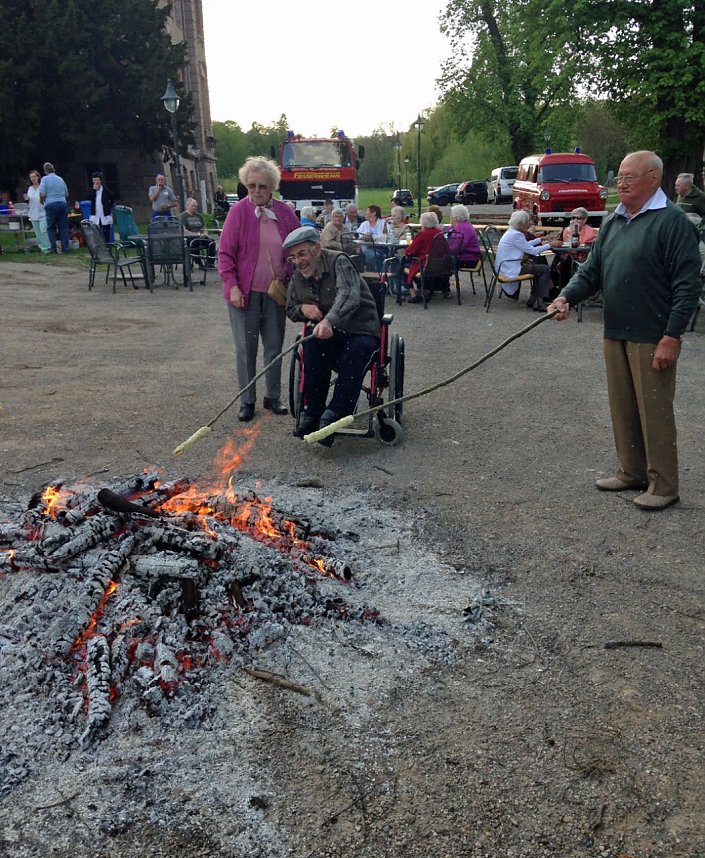 Feuer entfacht auf dem Schlossgel&auml;nde