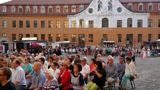 Kopfloser Dirigent beim Residenzfest 2015