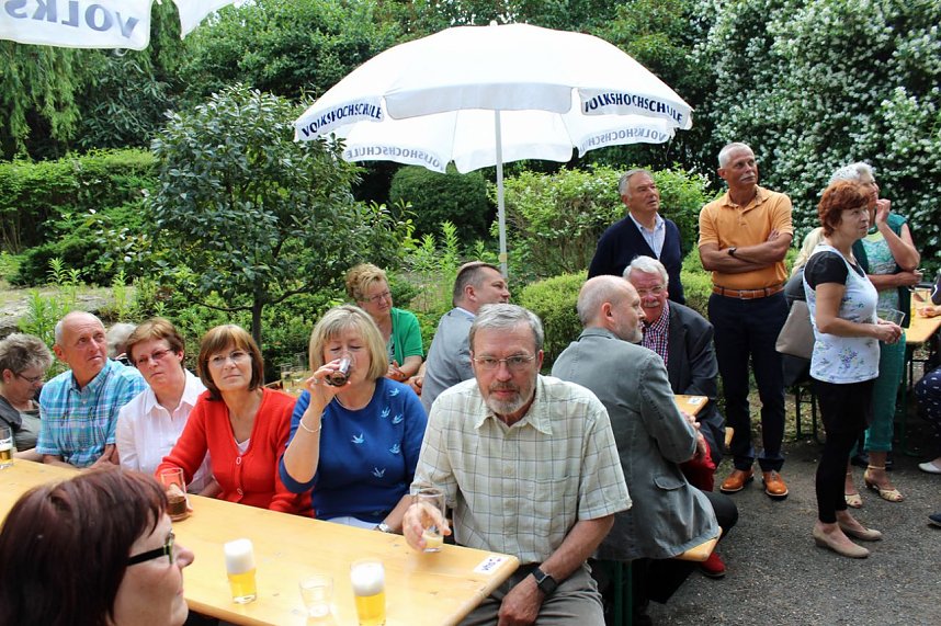 Mit Zauber verabschiedet