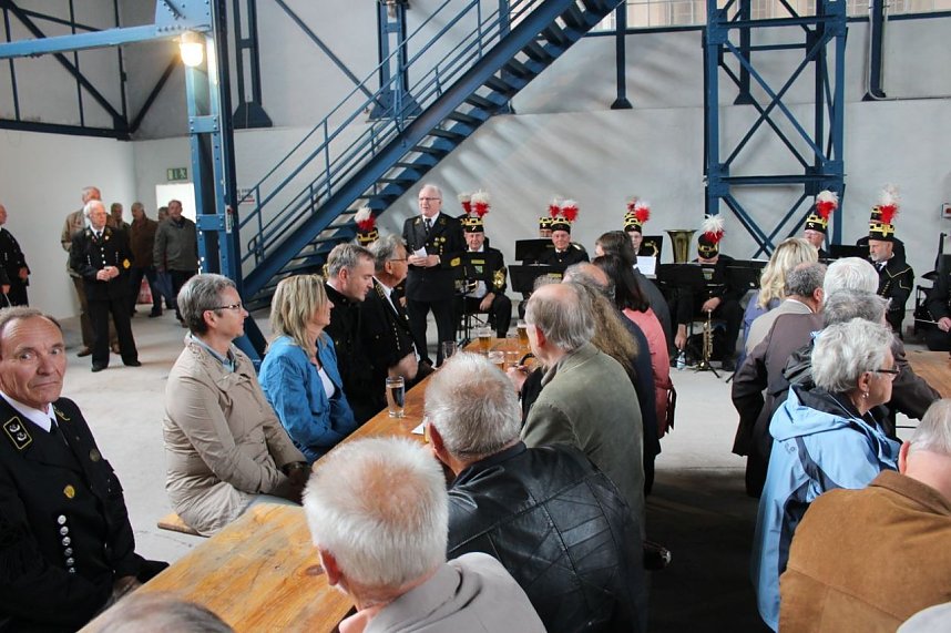 Bergleute feiern auch im Regen