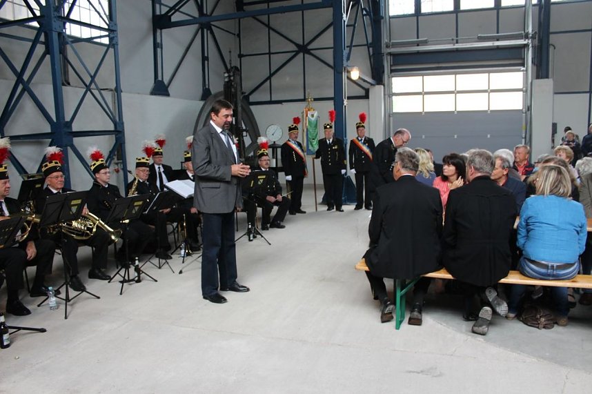 Bergleute feiern auch im Regen