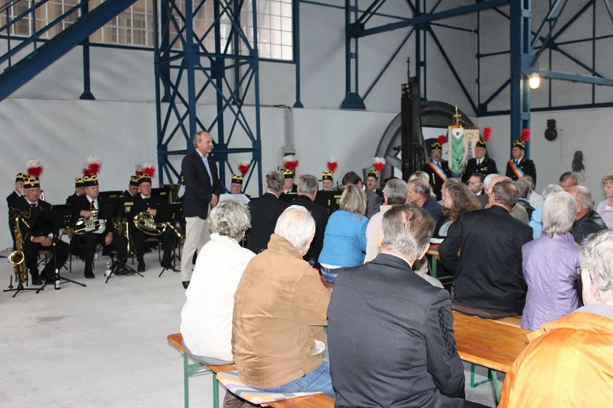 Bergleute feiern auch im Regen