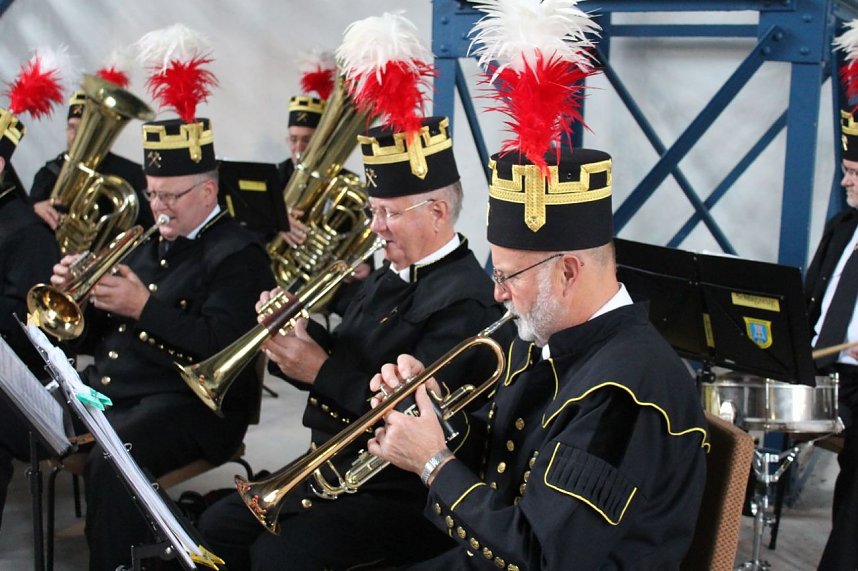 Bergleute feiern auch im Regen