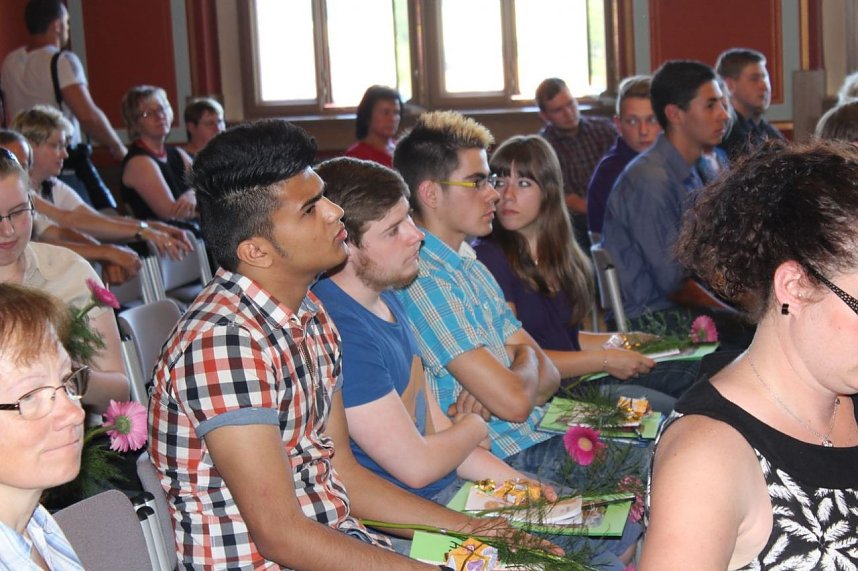 Feierlich Zeugnisse erhalten