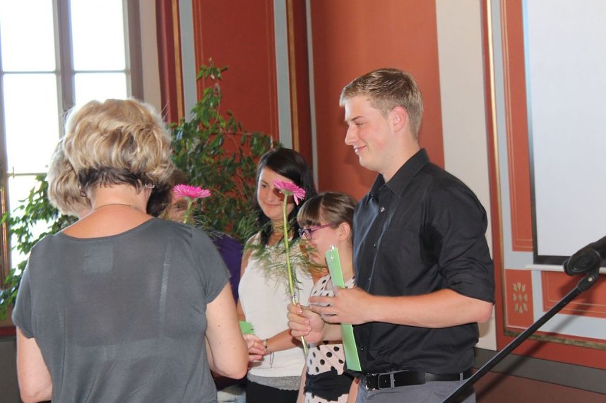 Feierlich Zeugnisse erhalten