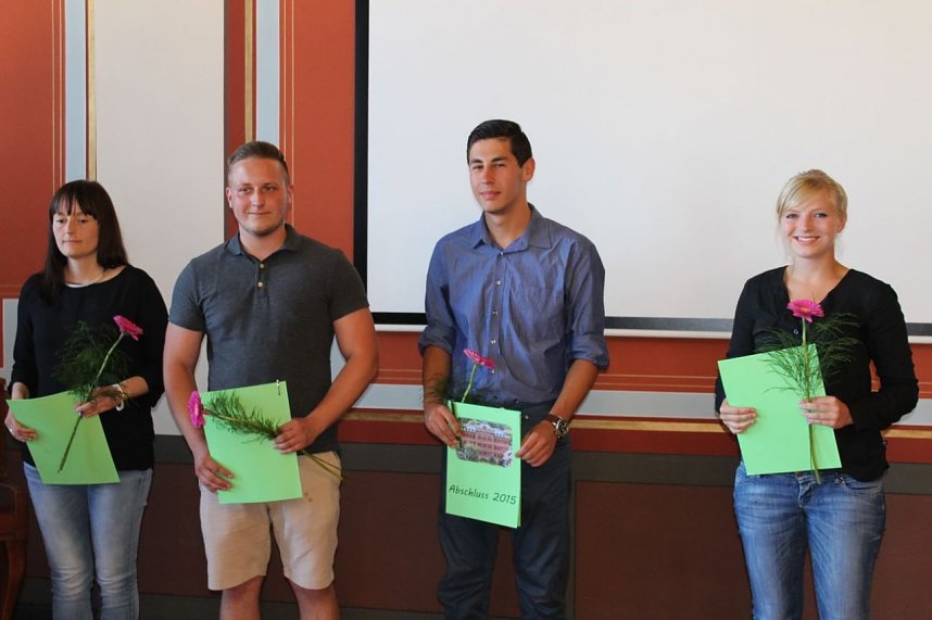 Feierlich Zeugnisse erhalten