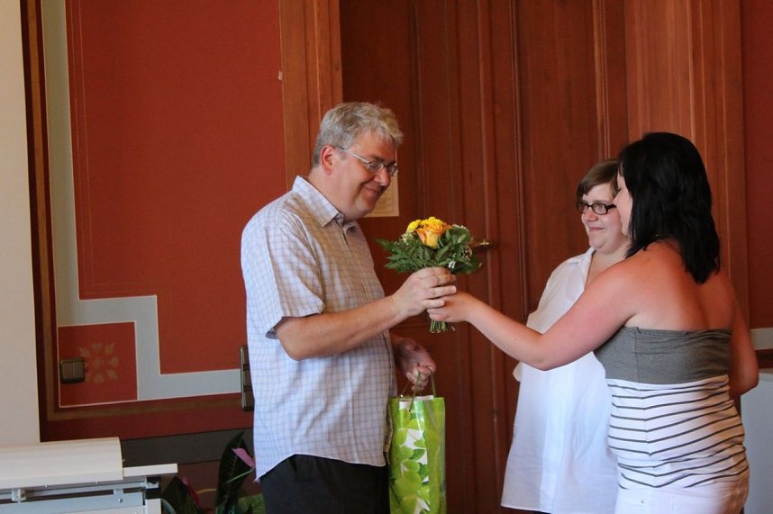 Feierlich Zeugnisse erhalten