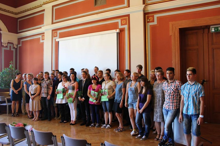 Feierlich Zeugnisse erhalten