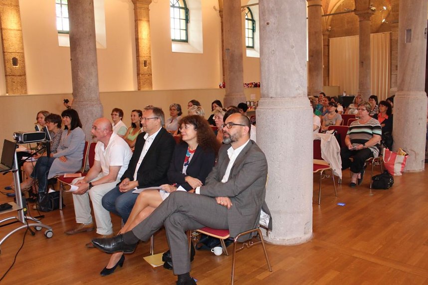 Sprache &ouml;ffnet T&uuml;ren