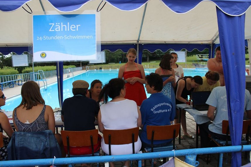 24-Stunden-Schwimmen gestartet