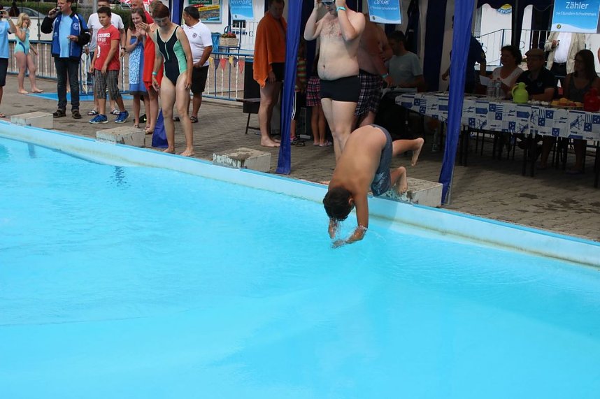 24-Stunden-Schwimmen gestartet