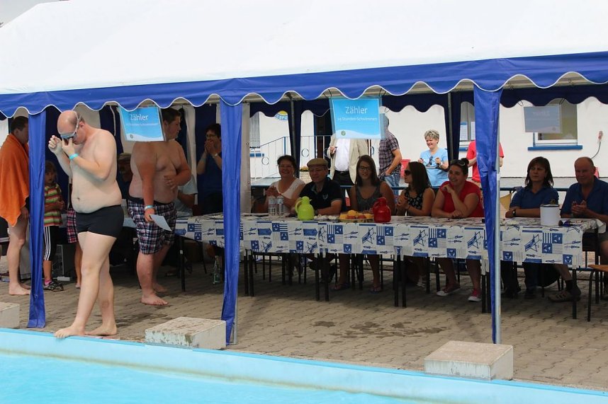 24-Stunden-Schwimmen gestartet