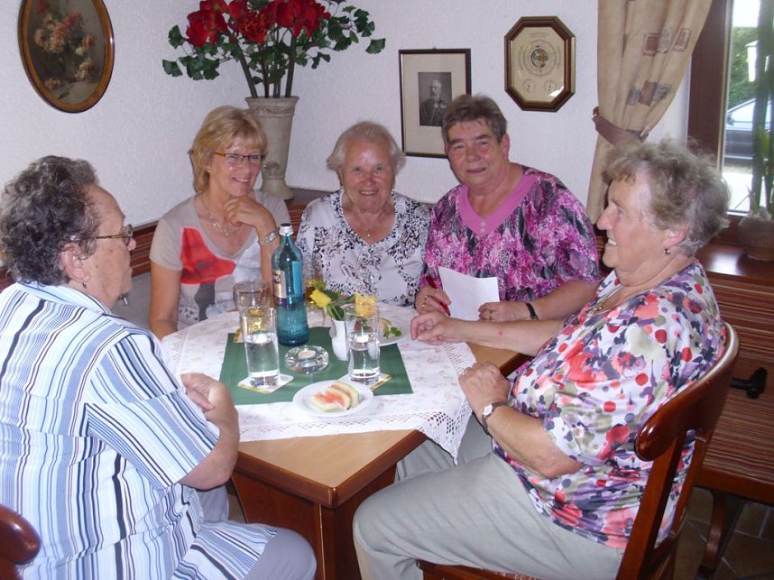 Gem&uuml;tliche Runde in der Stillen Liebe