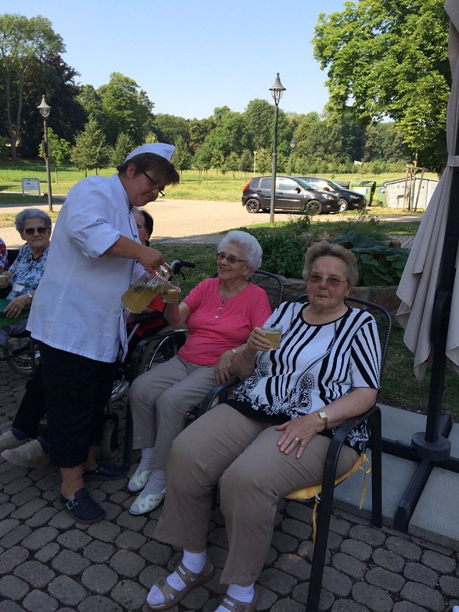 Erfrischende Abk&uuml;hlung im Schlosspark