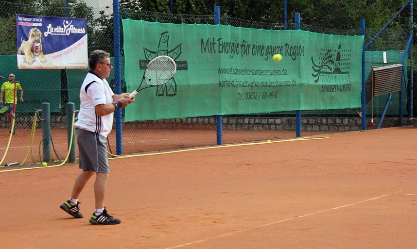 Tennisspieler in Aktion 