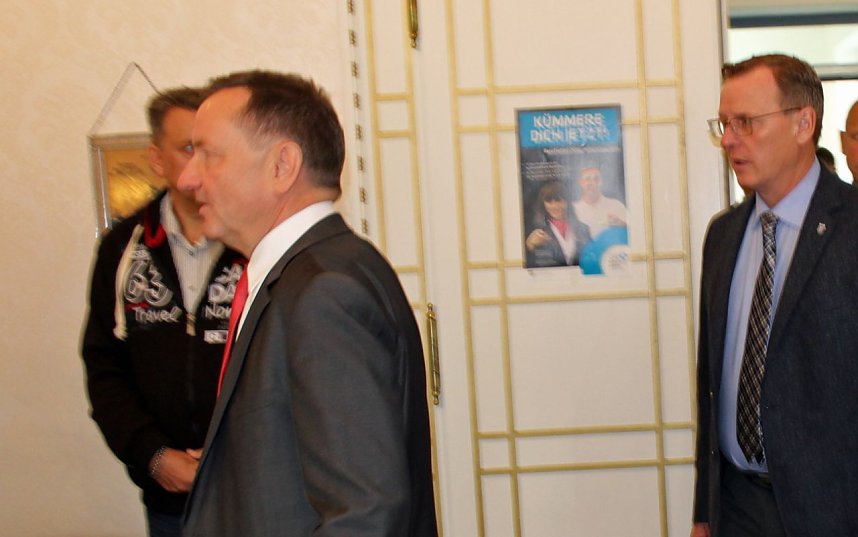 Verurteilung des Brandanschlages und weitere Ma&szlig;nahmen