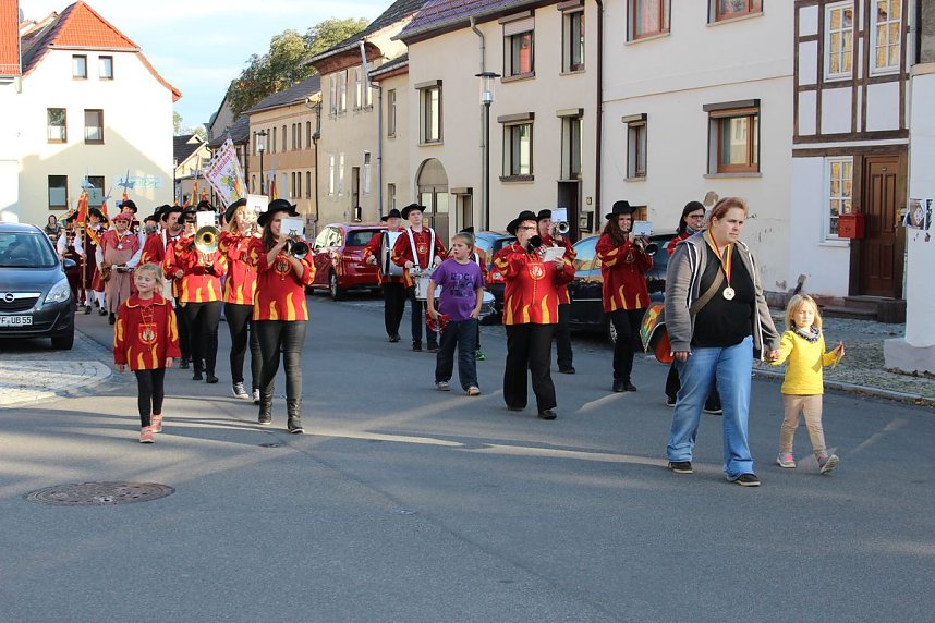 Hausm&auml;nner verk&uuml;nden Er&ouml;ffnung Bauernmarkt