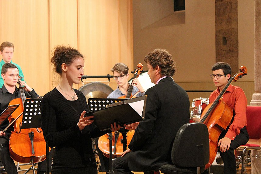 Teils ungewohnte Kl&auml;nge im Marstall