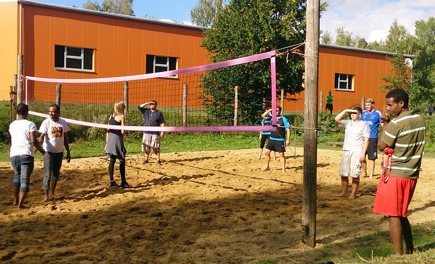 Interkulturelles Volleyballturnier auf dem Abenteuerspielplatz